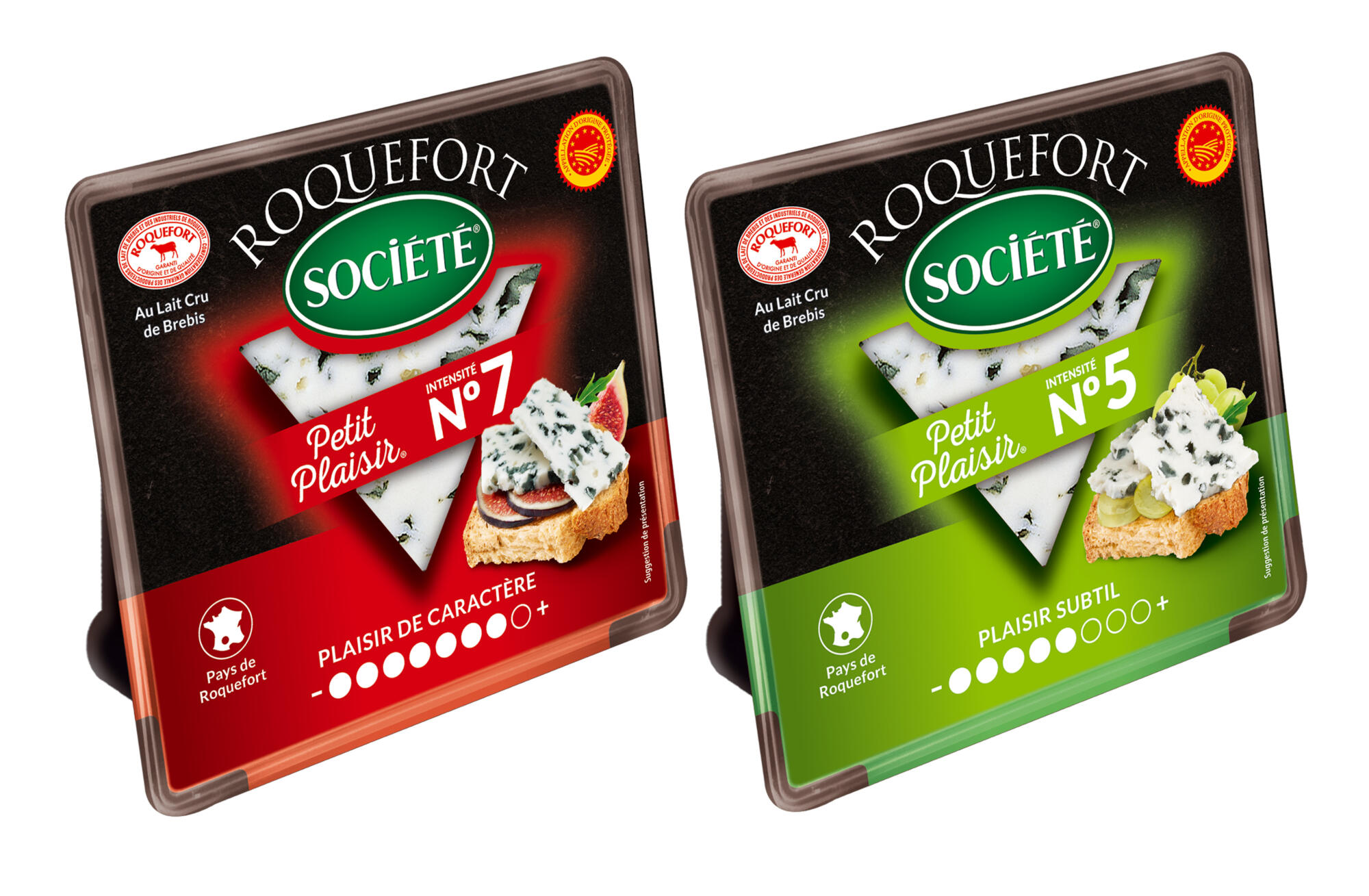 Photographie professionnelle de packshot de deux emballages de fromage Roquefort Société (Plaisir de Caractère et Plaisir Subtil). Image réalisée par Studio ZE, photographe culinaire et agroalimentaire à Toulouse.