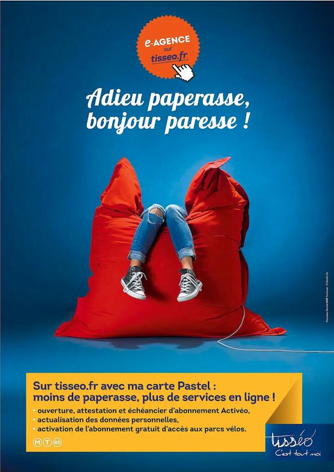 Publicité Tisséo "Adieu paperasse, bonjour paresse !" pour l'e-agence en ligne. Par Studio ZE, photographe publicitaire de services numériques à Toulouse.